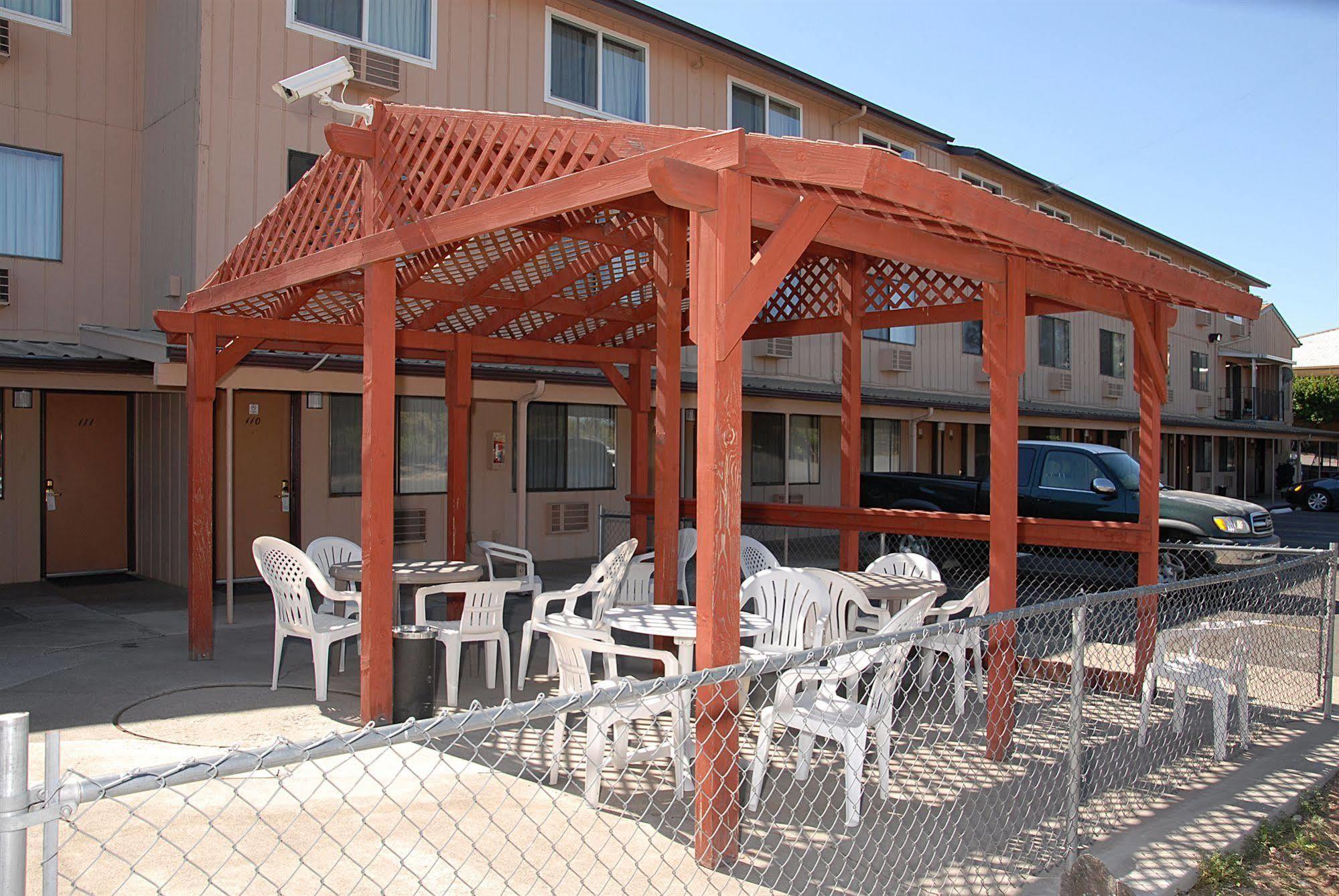 Redmond Inn Экстерьер фото